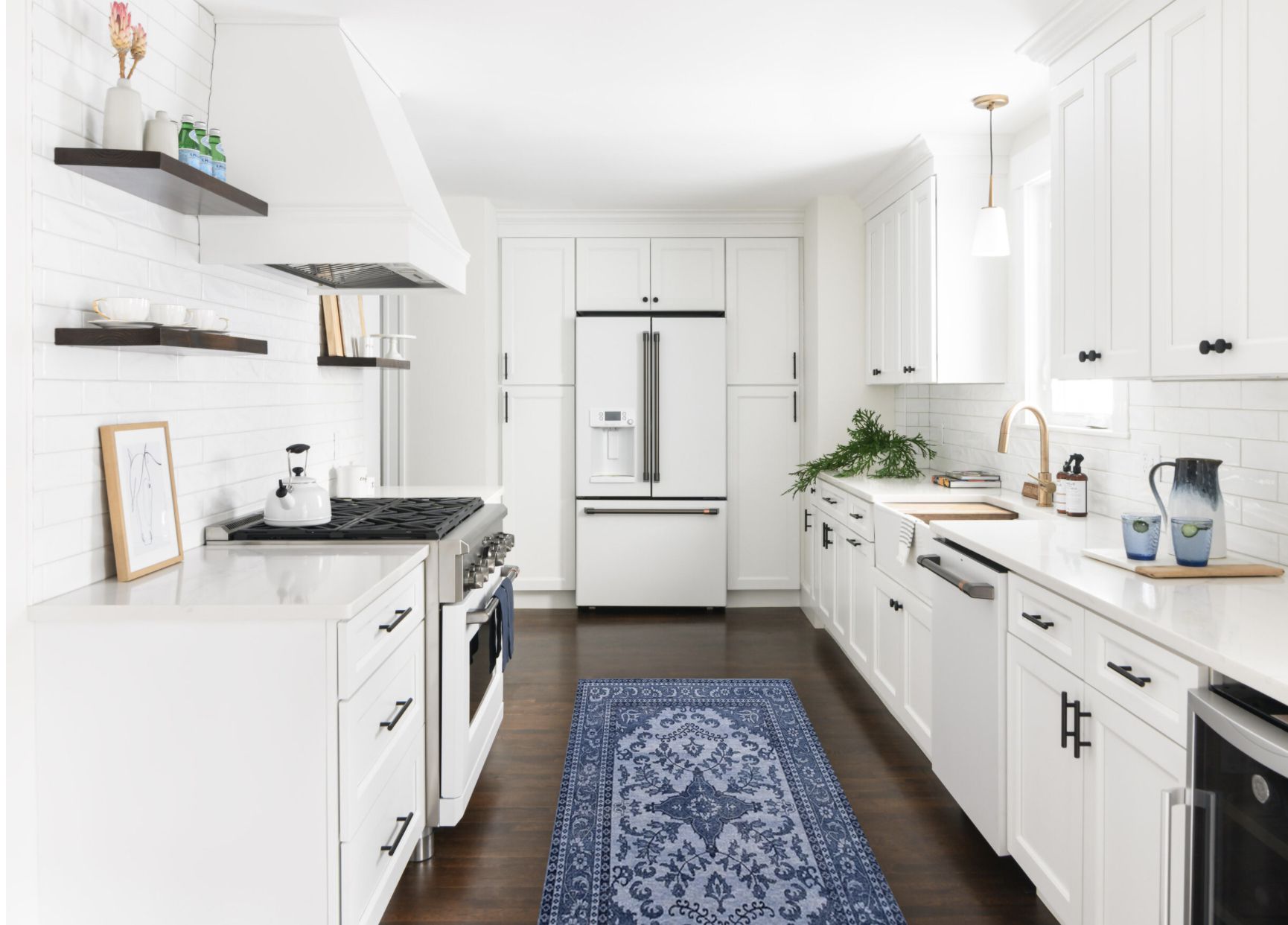 white appliances kitchen