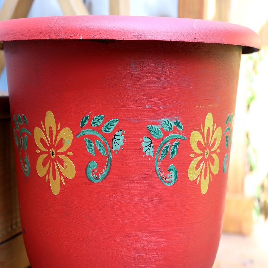 spray paint plastic flower pots