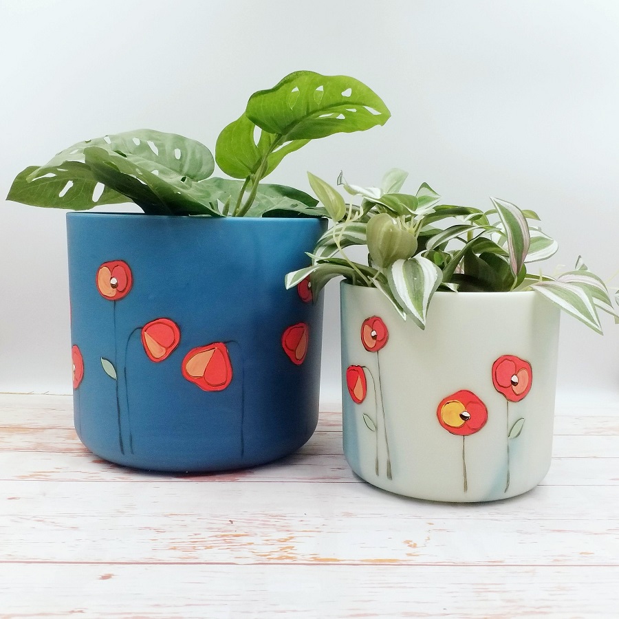 spray paint plastic flower pots