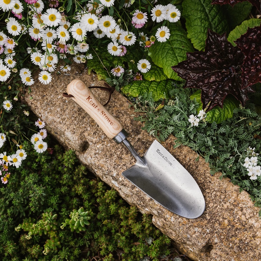 gardening shovel
