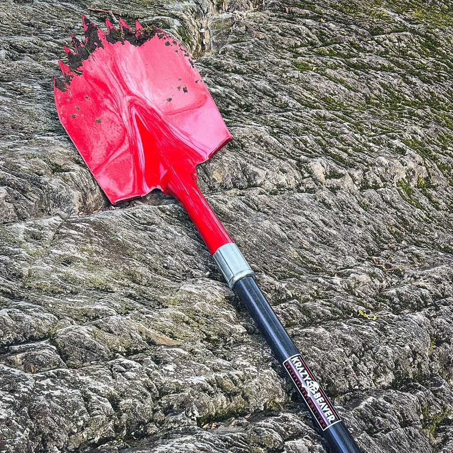 red shovel
