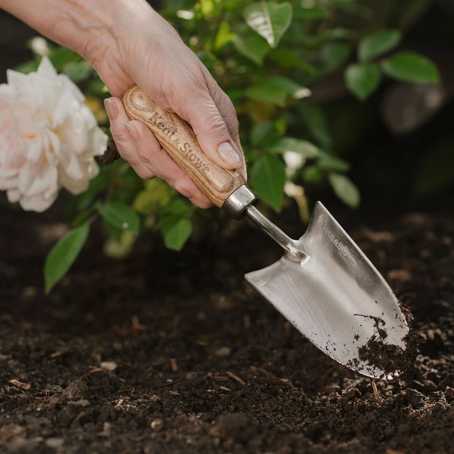 hand shovel
