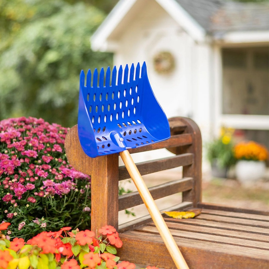 sifting shovel